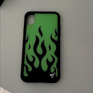Wildflower Neon Green Flames Iphone XR case